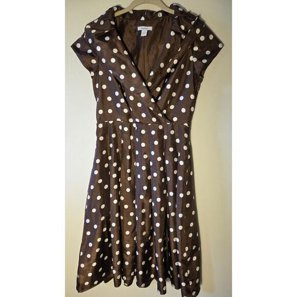 Dressbarn Brown & White Polka Dot Knee Length Dress Size 6 Short Sleeve Side Zip - Picture 1 of 9